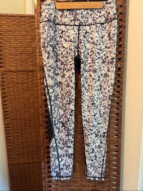VSX Star Print Active Leggings with Sheer Legouts in Purple and White